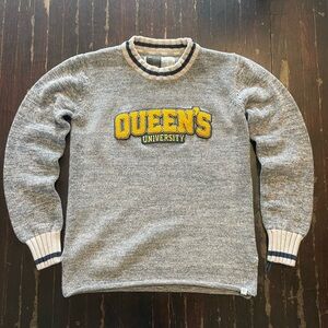 queens crewneck